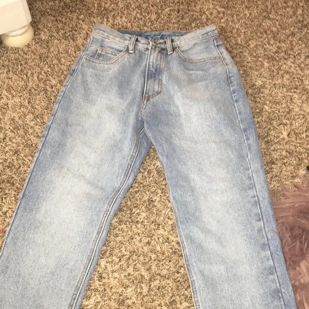 brandy melville jane light wash jeans :)